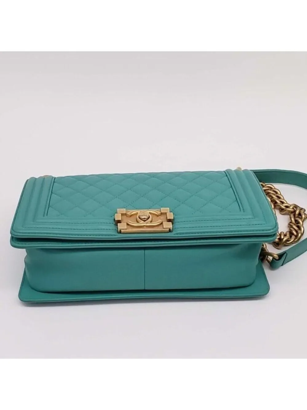 CHANEL elevate your